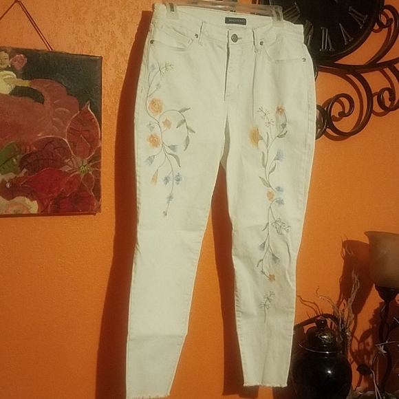 Bandolino Denim - bandolino white jeans embroidered